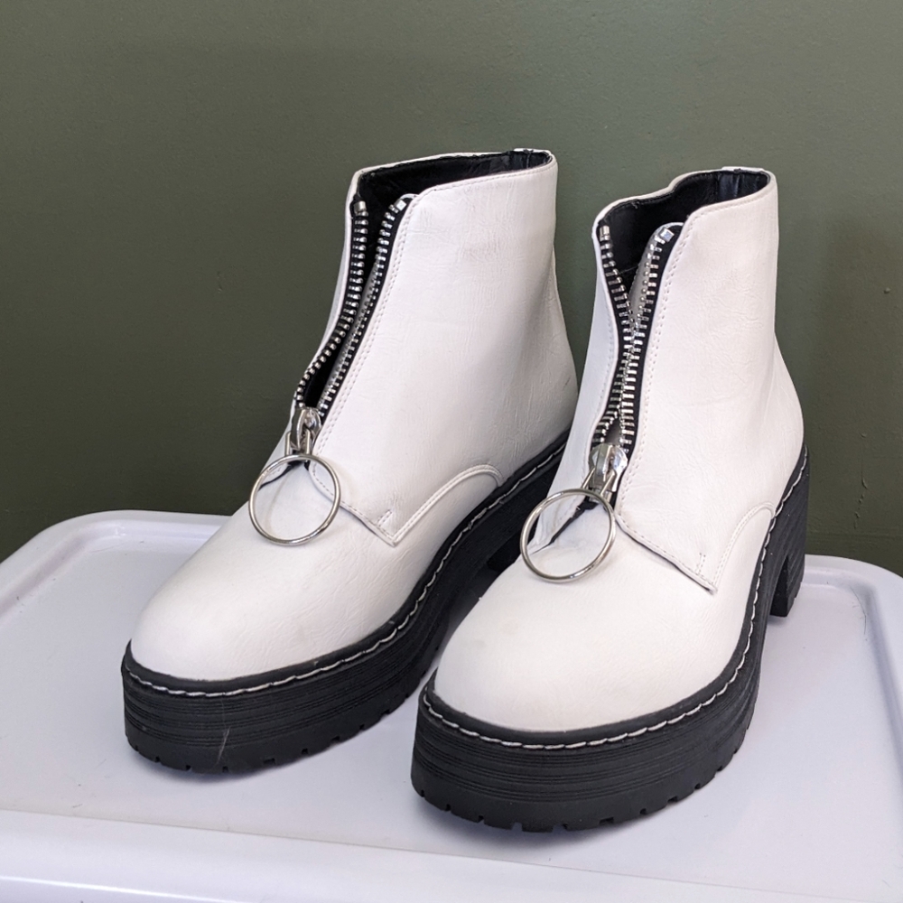 Like New White Zipper Front Boots